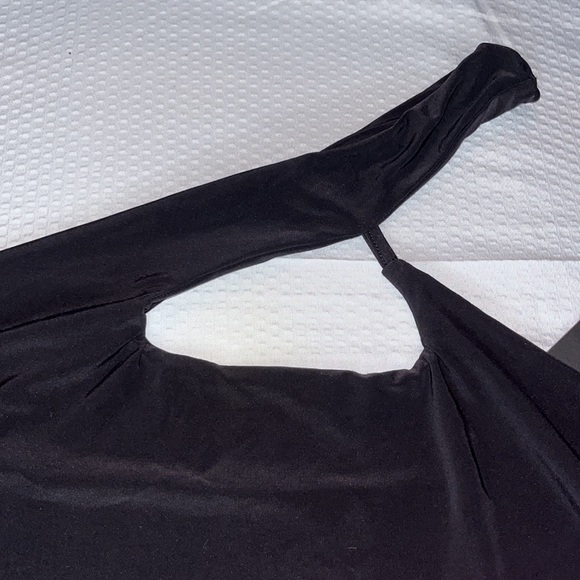 NWT PRETTY LITTLE THING ONE SHOULDER CROP TOP BLACK Size US 12 - Picture 5 of 8